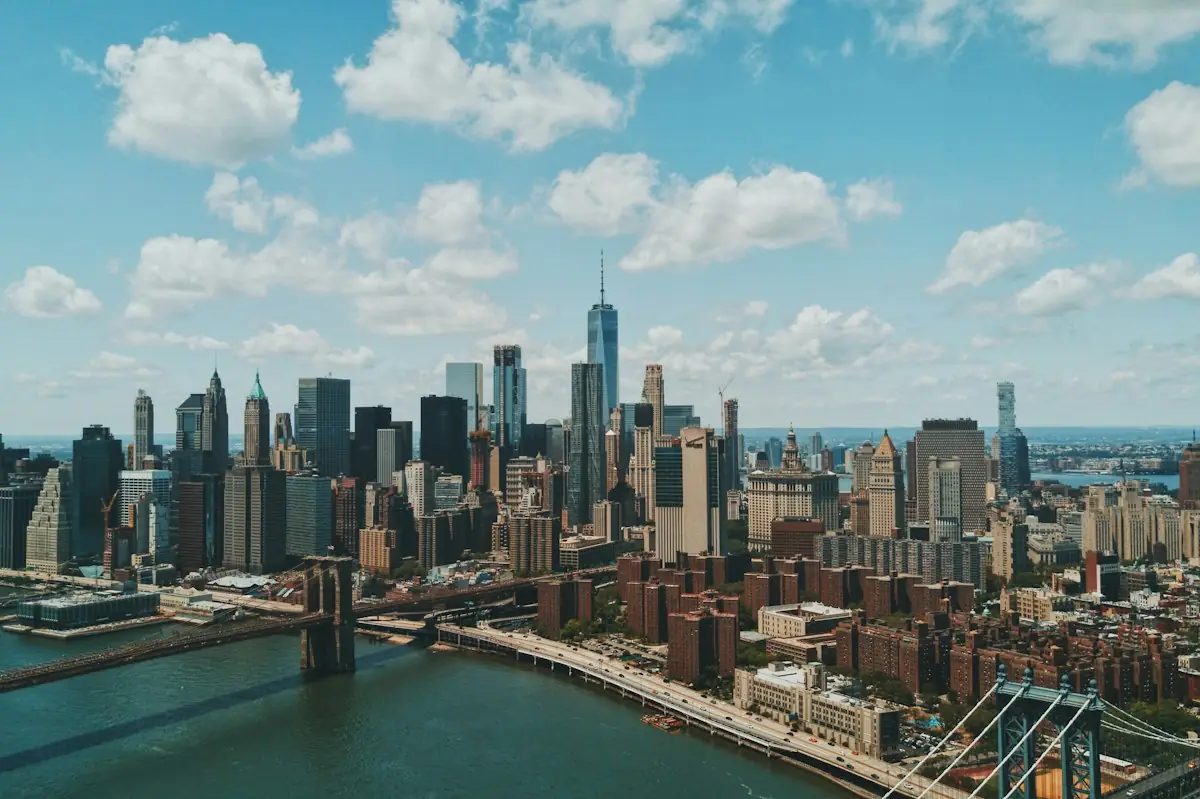 Đường chân trời Manhattan và cầu Brooklyn ở New York