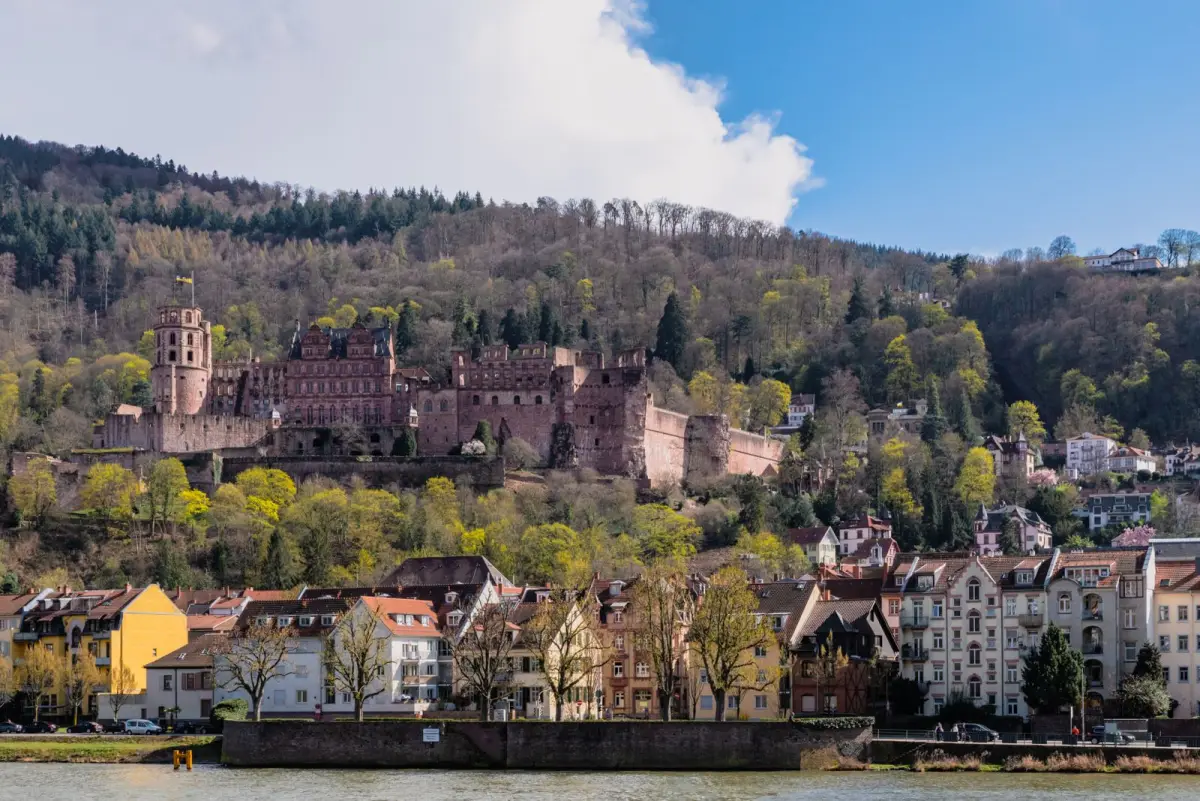 Lâu đài Heidelberg và thành phố đại học bên sông Neckar